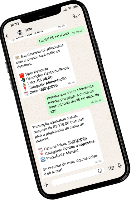 Celular com conversa no WhatsApp